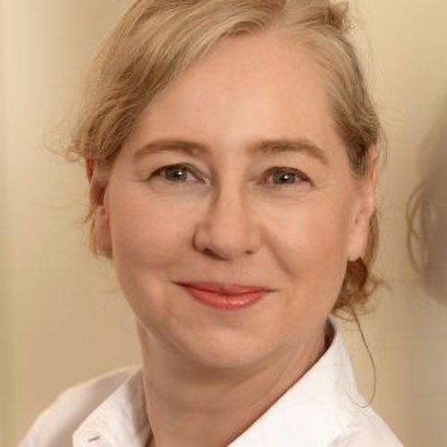 Dr. med. Anya Miller